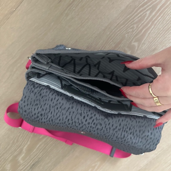 Lululemon Party Om Bag | Dottie Dash Slate Black | Like New | RARE - Picture 12 of 15